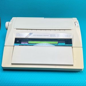 Nakajima 10K TEXT MEMORY 80 CHARACTER Electronic Word Processing Typewriter